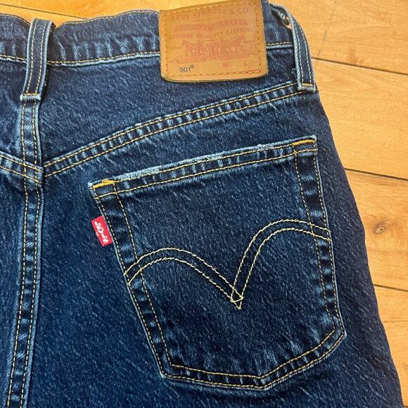 LEVI'S PREMIUM 501 Cutoff Dark Denim Mid Thigh Shorts Size 27 - Picture 3 of 7